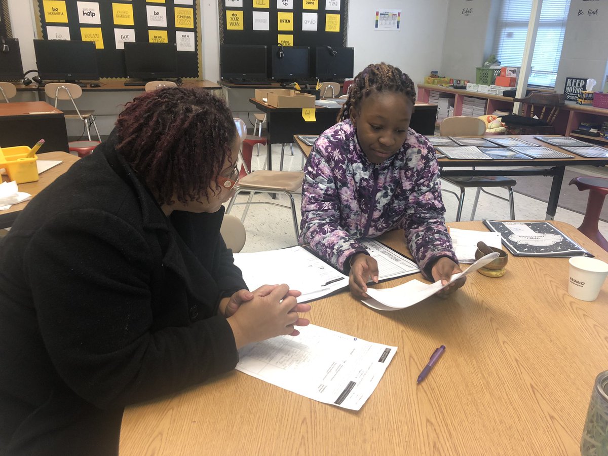 b0sslaydee's tweet photo. I had the best day ever hosting #StudentLedConferences for #TEAM8one. We even video and phone chatted with parents who weren’t able to make it today. 💛🖤💛🖤💛🖤 @RCSDNYS @ELeducation @TDade @RCSchool8 #RCSDONEFAMILY #RC82019 https://t.co/SSneEvrX9P