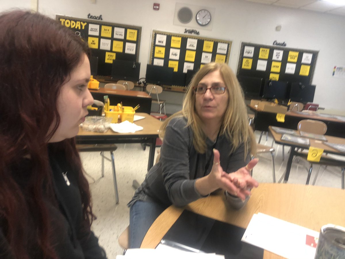 b0sslaydee's tweet photo. I had the best day ever hosting #StudentLedConferences for #TEAM8one. We even video and phone chatted with parents who weren’t able to make it today. 💛🖤💛🖤💛🖤 @RCSDNYS @ELeducation @TDade @RCSchool8 #RCSDONEFAMILY #RC82019 https://t.co/SSneEvrX9P