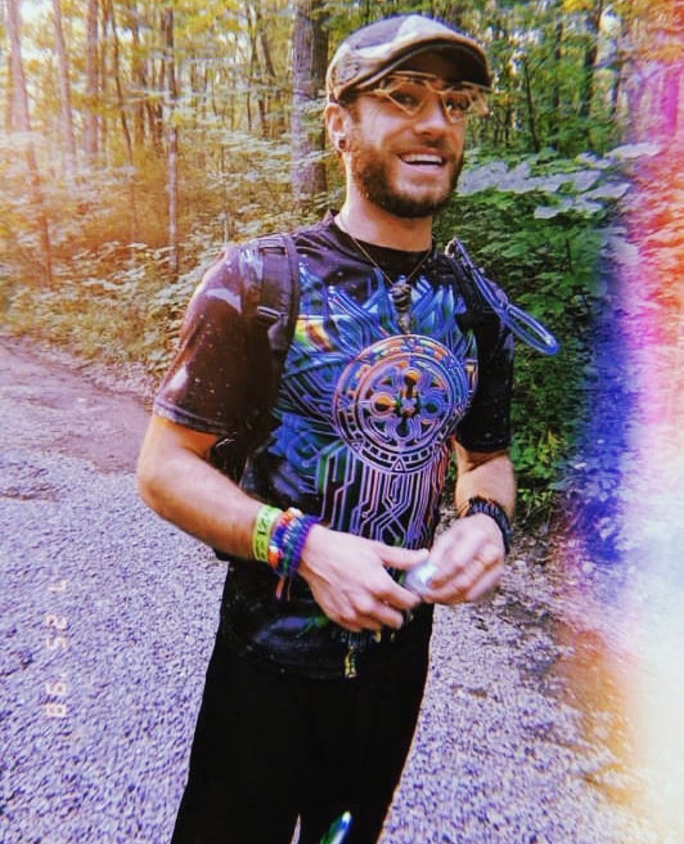 ufo_flow's tweet photo. TGIF 🥳✨ What’s everyone’s plans for the weekend?!🌈
.
We might hit up #funkhunters & #skiitour at #shadypark in Tempe! Any Arizona fam coming out for that?⚡️⛷
.
📸: Our pal, Chris, killin it in our OG UFO Flow Shirt 👏🏼
.
.
#tempe #arizona #flowartsfriday #unitedflowarts https://t.co/FNqvMLxzdF