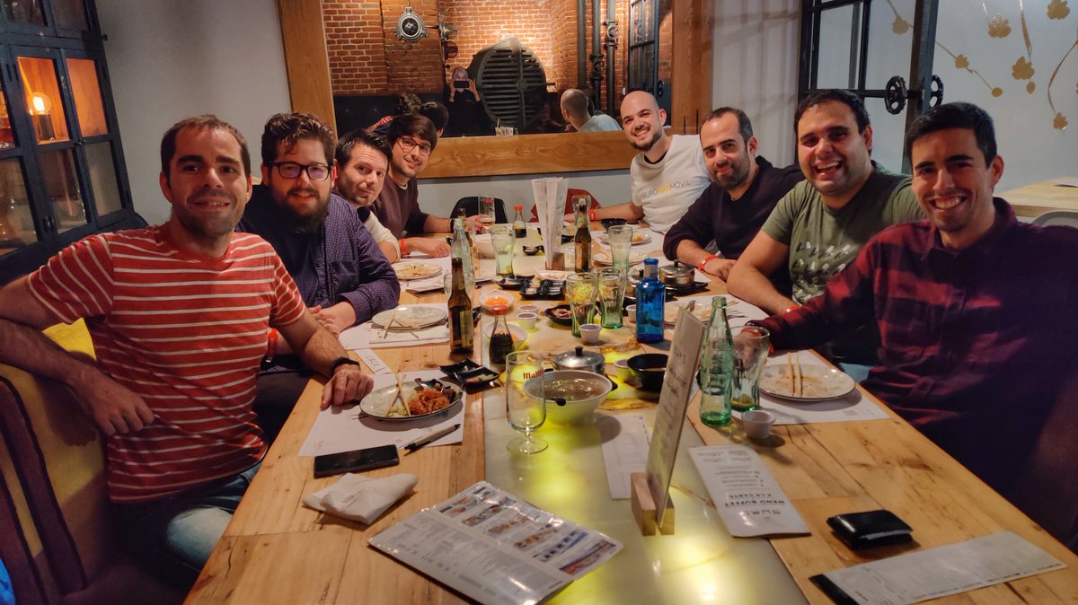 reguedev's tweet photo. Continuamos un año más con la tradicional cena (ata fartar) de gallegos por la @commitconf 🍻🍣👏 https://t.co/ZtHZ4qnDgG