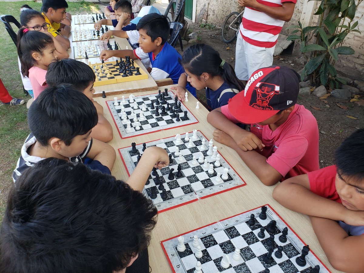 #PolíticasSocioeducativas #AjedrezEducativo Torneo de ajedrez en la Vicaria del Carmen. Playones educativos <a href="/matiaszaki16/">Ezequiel Nuñez</a> <a href="/sebaspalomo2016/">Sebastian Palomo</a> <a href="/NahirPadilla1/">Nahir Padilla</a> <a href="/fguillesaavedra/">GUILLERMO SAAVEDRA</a>
