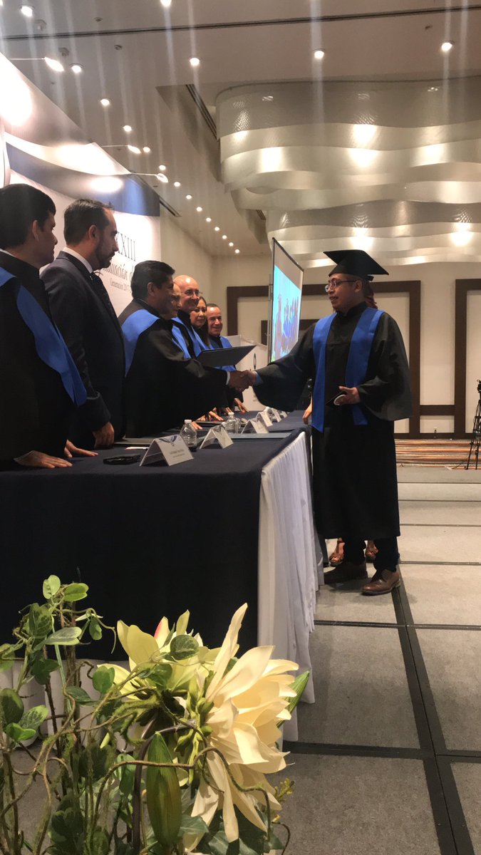 UTLmex's tweet photo. Felicitamos a Humberto Castillo Gutiérrez egresado del #TSU de #Logística área #Transporte Terrestre que obtuvo en promedio de 9.61 y se hizo acreedor a la Moneda al Mérito Académico. #OrgulloUTL #SoyTSU #GraduaciónUTL https://t.co/IFmXJcZePf