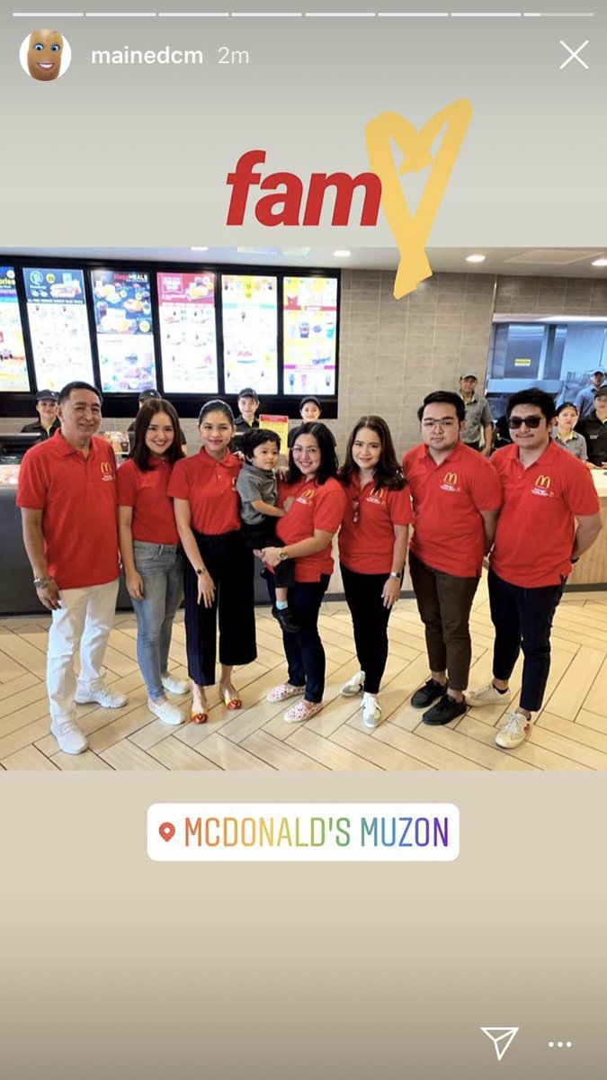 VindalooKurry's tweet photo. Love this fam. Congratulations, Memeng and Mendoza family!

#MaineMcDoMuzon 
#MaineMendoza | @mainedcm https://t.co/DoMEQQEjzW