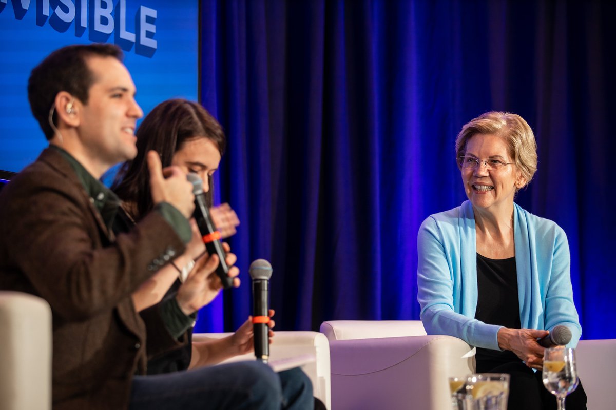 Elizabeth Warren speaks at Indivisible event.