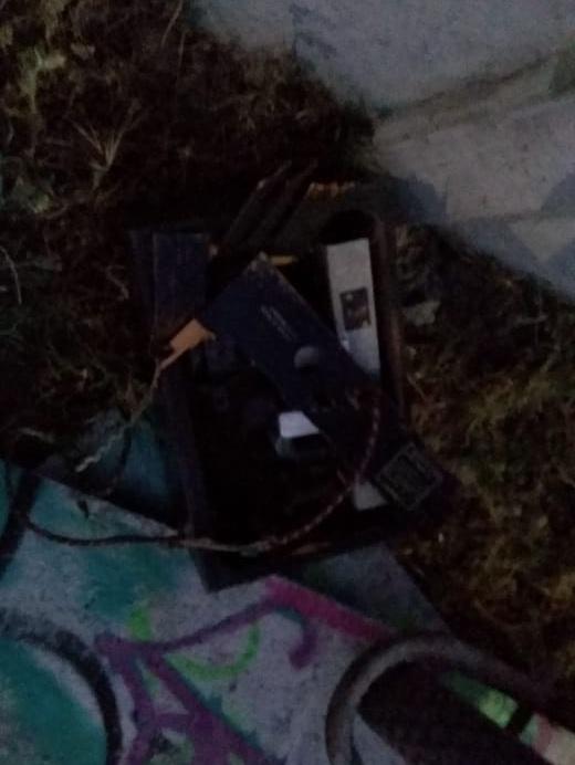 RNESANTIAGO's tweet image. 🔴AHORA | Paine
Lamentamos informar el #Saqueo y Ataque que acaba de sufrir el cuartel General del Cuerpo de Bomberos de Paine (info vía @Rne1327).
#NoMasAgresionesABomberos
EN DESARROLLO

@IntendenciaRM @FelipeGuevaraSt @biobio @PrimeraPaine @BomberosdeChile @Cooperativa