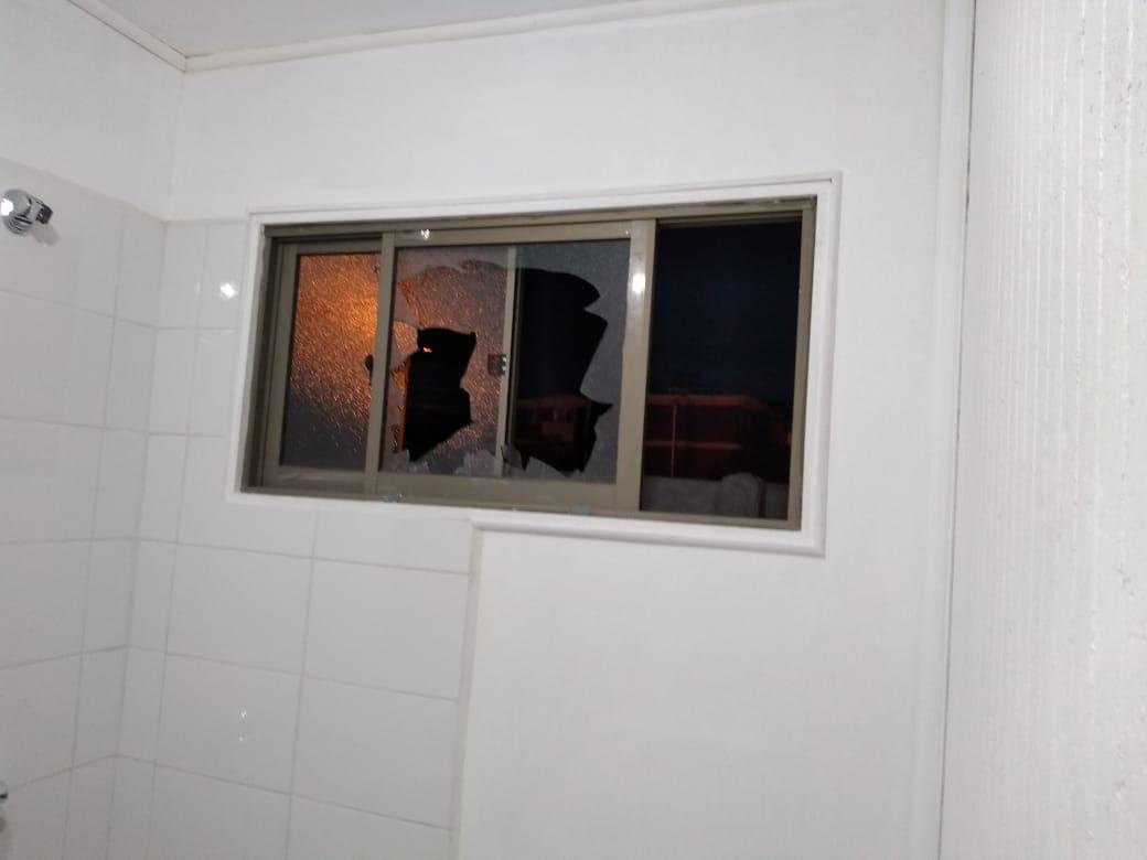 RNESANTIAGO's tweet image. 🔴AHORA | Paine
Lamentamos informar el #Saqueo y Ataque que acaba de sufrir el cuartel General del Cuerpo de Bomberos de Paine (info vía @Rne1327).
#NoMasAgresionesABomberos
EN DESARROLLO

@IntendenciaRM @FelipeGuevaraSt @biobio @PrimeraPaine @BomberosdeChile @Cooperativa