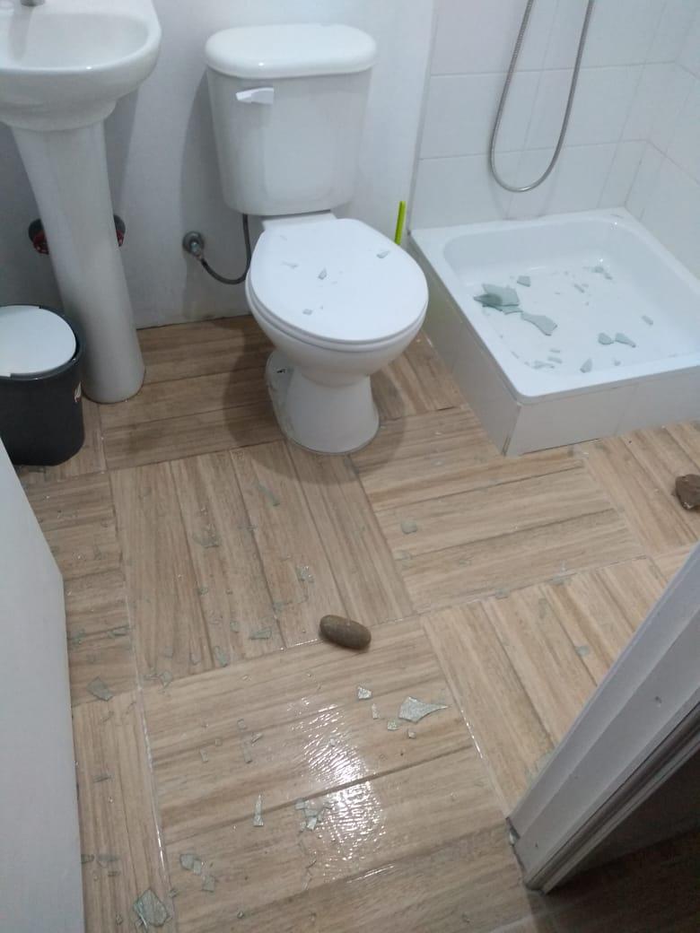 RNESANTIAGO's tweet image. 🔴AHORA | Paine
Lamentamos informar el #Saqueo y Ataque que acaba de sufrir el cuartel General del Cuerpo de Bomberos de Paine (info vía @Rne1327).
#NoMasAgresionesABomberos
EN DESARROLLO

@IntendenciaRM @FelipeGuevaraSt @biobio @PrimeraPaine @BomberosdeChile @Cooperativa