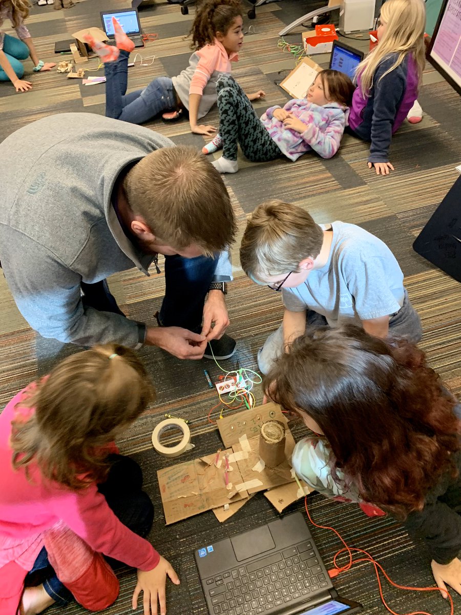 MsRosie_library's tweet photo. 3rd grade has been researching SC American Indian Nations. They invited admin to investigate their interactive displays. Students coded and used their knowledge of circuitry to make interactive displays with @makeymakey
#psekids #library #standardsbasedlibrary @MrHuffPSE https://t.co/ftkIBnsmA3