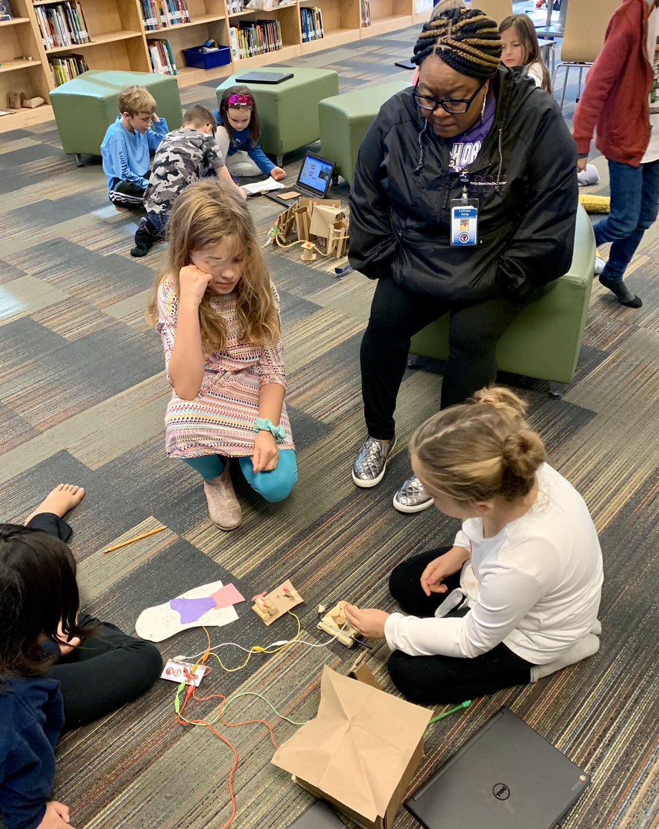 MsRosie_library's tweet photo. 3rd grade has been researching SC American Indian Nations. They invited admin to investigate their interactive displays. Students coded and used their knowledge of circuitry to make interactive displays with @makeymakey
#psekids #library #standardsbasedlibrary @MrHuffPSE https://t.co/ftkIBnsmA3