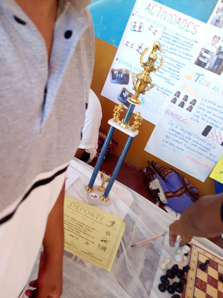 Danfox18317864's tweet photo. #PoliticasSocioeducativas el ajedrez tambien esta en la feria de la ciencia en el CAJ 5188 zanja honda  @Gracie7Sil @fguillesaavedra @matiaszaki16 @lescano_marite @patriciapinasco @cai32mosconi https://t.co/Lkwm2ubosD