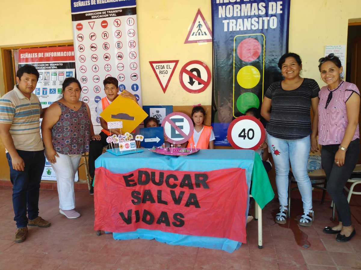 Danfox18317864's tweet photo. #PoliticasSocioeducativas el ajedrez tambien esta en la feria de la ciencia en el CAJ 5188 zanja honda  @Gracie7Sil @fguillesaavedra @matiaszaki16 @lescano_marite @patriciapinasco @cai32mosconi https://t.co/Lkwm2ubosD