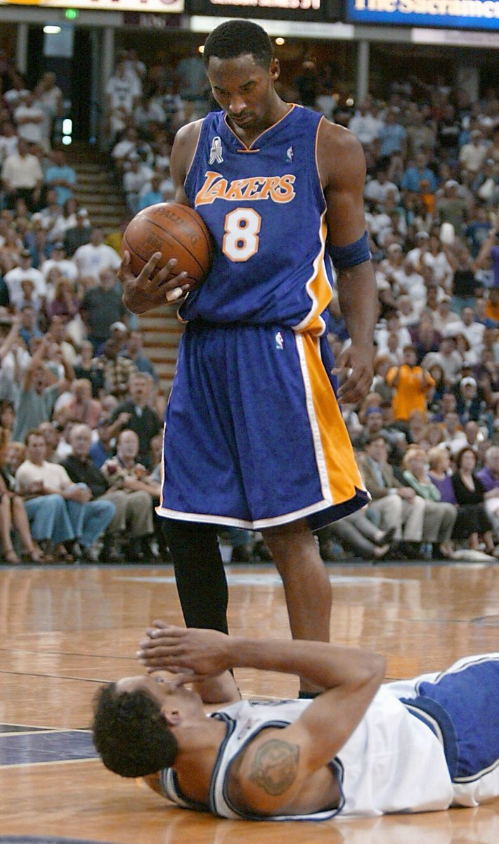 (2002) This gotta be one of the coldest Kobe photos ever. 🔥