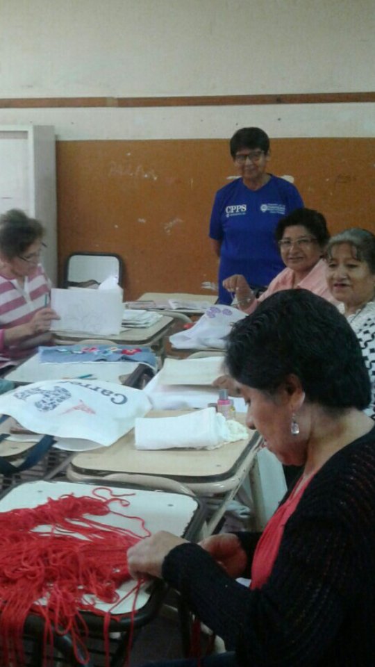 #PoliticaSocioeducativa 
#EscMiguelOrtiz 
Las niñas en el taller 😊
<a href="/cinthialuciana/">luciana zurita</a> <a href="/FerSiarezEa/">Fernanda Siarez EA</a> <a href="/fguillesaavedra/">GUILLERMO SAAVEDRA</a> <a href="/patriciapinasco/">Patricia Pinasco</a> <a href="/cinthialuciana/">luciana zurita</a> <a href="/rubem_dario29/">ruben dario flores</a> <a href="/Conicook161/">@Conicook16</a>