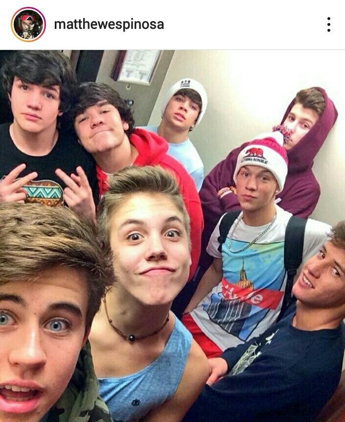 Show___You____'s tweet photo. "i'm gonna tells my kids this is NSYNC" el Espinosaurio vía instagram
Y si nos vamos a llorar un ratito a una esquina :') https://t.co/3QDWafEi8h