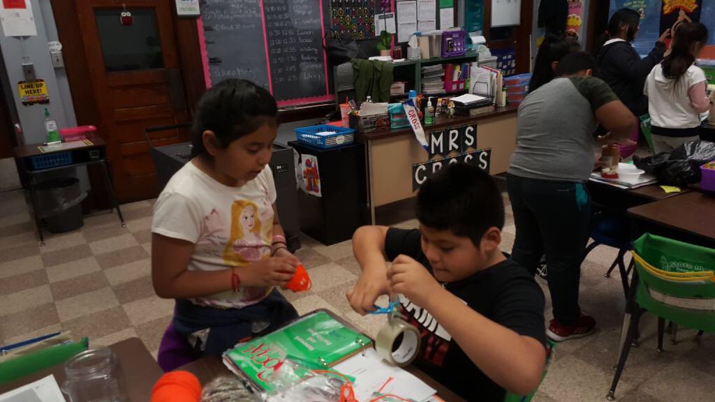 MrsCross8's tweet photo. My little engineers creating models #eggdropproject @CliftonSchool12 #cliftonconnects #pandapride @CliftonSupt https://t.co/NyuPDXPY59