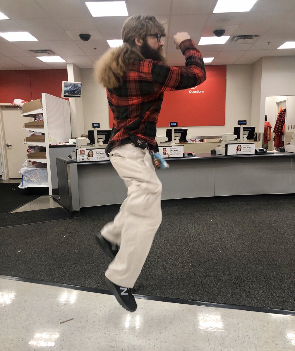 Shout out 📣 to our Guest Service extraordinaire Christian Ellis! Our guests constantly compliments us on how Christian takes cares of them every time they are in our store! Appreciate you Chris! 💪#R300HolidayHeroes #D340HolidayHeroes #T2276 #worksomewhereyoulove ❤️ 🎯