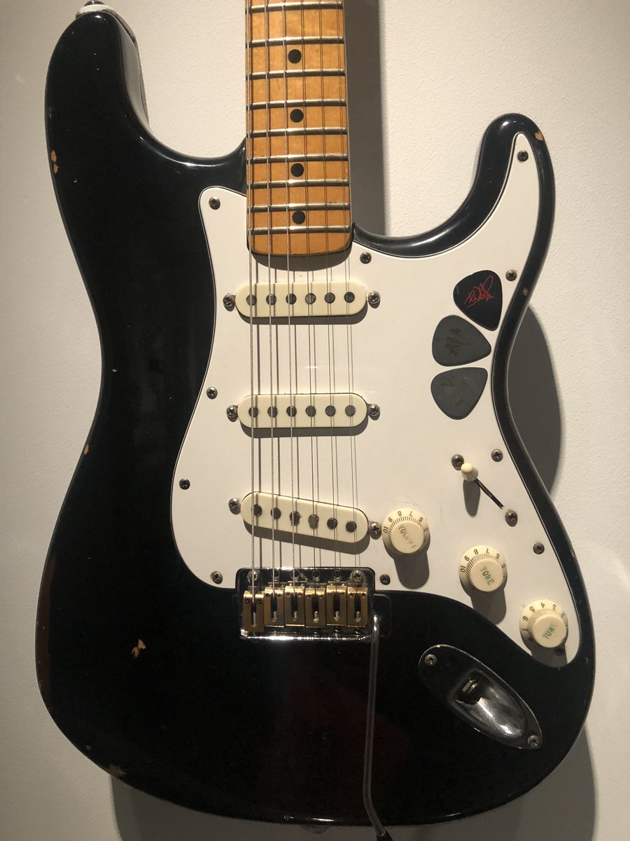 the_gardentarts's tweet photo. Why hello, Mr. The Edge! We had a great time at the @rockhall opening party for the new exhibit, Play It Loud. This guitar was played on the original JT tour and JT30. Sweet! 📸:jds 🎸 ♥️ #u2 #u2theedge #TheJoshuaTreeTour2019 https://t.co/nQZ8KSAyqf