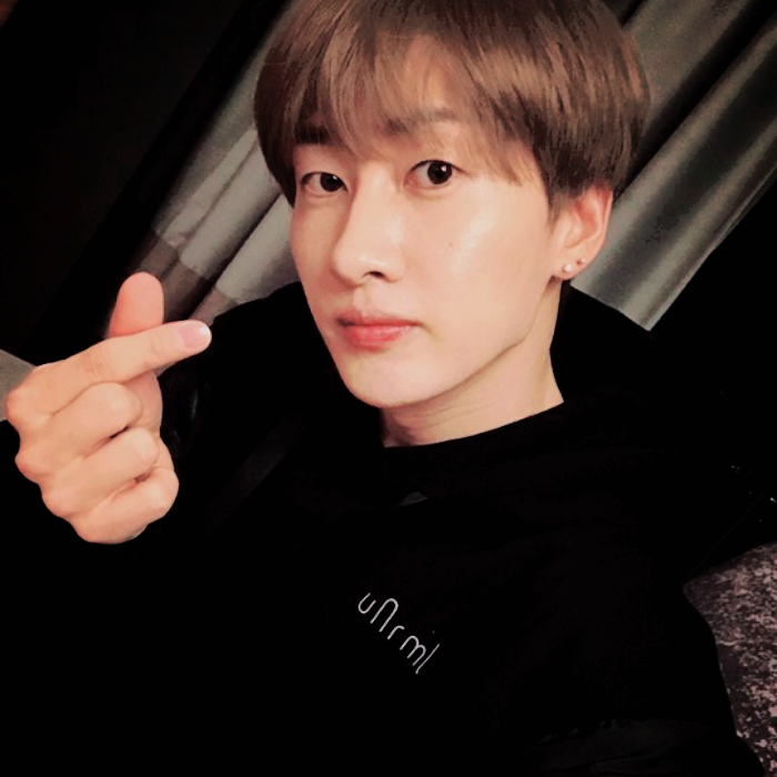 A_HOfficial's tweet photo. → . . . 𝐇's updαte % dᥱbut
·  #SWEETDEBUT #PRETTYD17MONDS ·

Estoy muy emocionado de acompañar a los chicos de D17MONDS en su debut. Espero que sigan cosechando grandes éxitos. ¡Por favor denle mucho amor y apoyo! https://t.co/kDCIE1yvrX