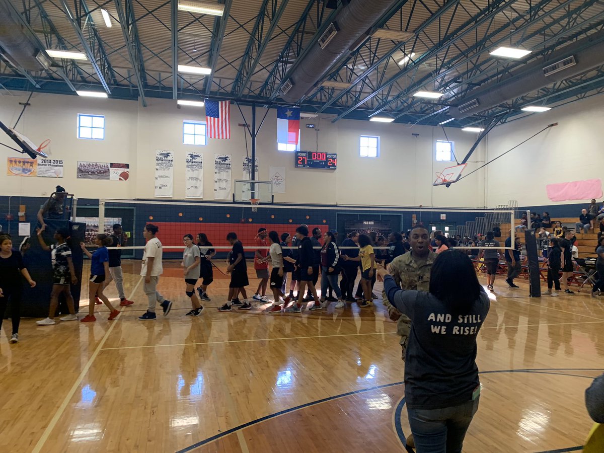 PaloAltoMS's tweet photo. United Way Student vs. Staff Volleyball Game Day. The students of PA pulled off a win over the staff today, but the staff are calling it a tie 1-1😂! #rematchsoon https://t.co/mIo8vN7s8n