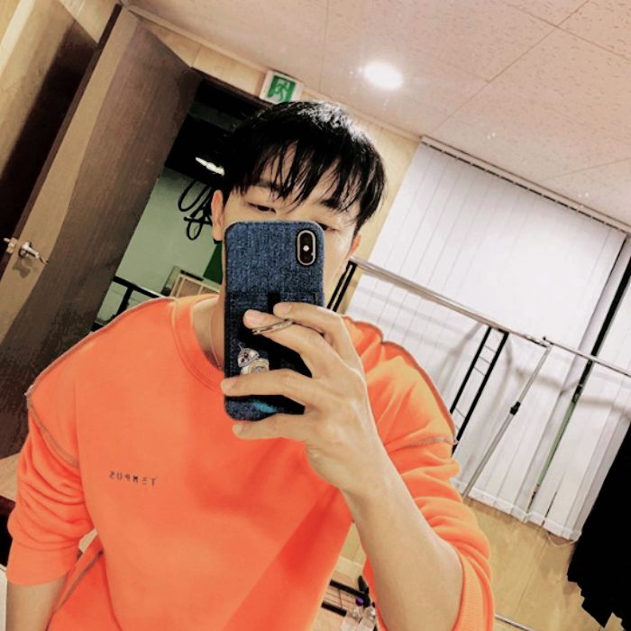 A_HOfficial's tweet photo. → . . . 𝐀's updαte % comᥱbᥲck
·  #Breathe_MA #MissA1stCB ·

¡Tarde pero mejor tarde que nunca! Tuvimos problemas con la hora pero mi pequeño Salem y yo no queriamos perdernos este comeback tan genial. Les deseamos lo mejor a las chicas. Fighting! https://t.co/Y1Njraqye8