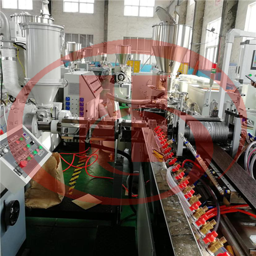 tongsanmachine's tweet image. WPC decking machine
1,use recycled PP/PE
2,mix 70% wood 
3,3D online embossing
4,co-extrusion wooden grain #wpcDeckingMachine #wpcProfileMachine #woodPlasticMachine #wpcExtrusionMachine #woodPlasticCompositeMachine