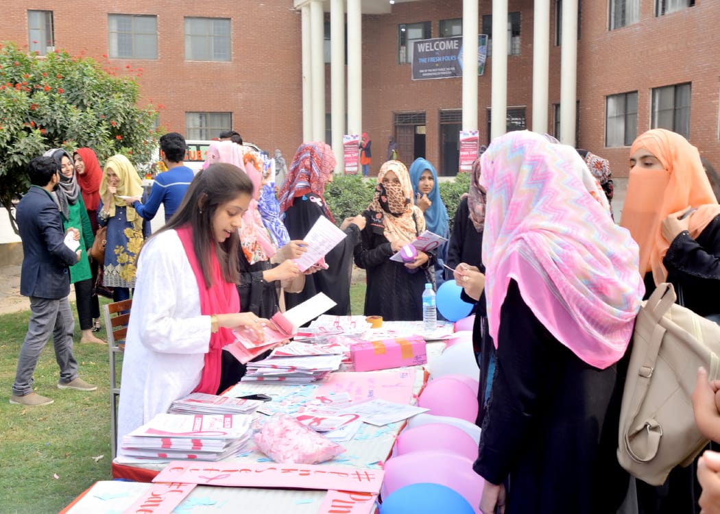 YEScommunityUO's tweet photo. In that campaign the members of @YEScommunityUO guided the students about breast cancer, its causes, symptoms, some treatments and cares.
Also gave them  a guidline for self examination at home.

@pinkribbonfound

#pinktober
#YES_Community
#UniversityofOkara
#PINK_DAY
#Norway
2/n https://t.co/TCQLOoaQsg