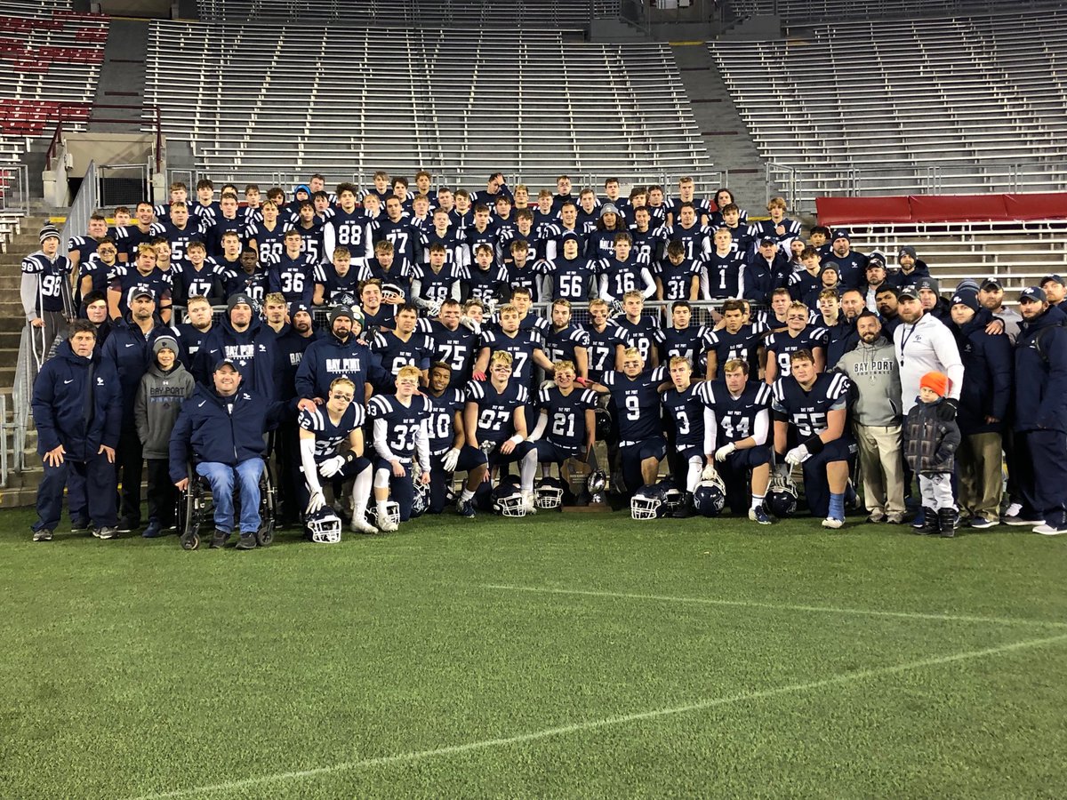 dougritchay's tweet photo. Congrats ⁦@BayPortFootbal1⁩ on a great season. It was fun covering you this season. #HSGT https://t.co/VhFfRkBfek