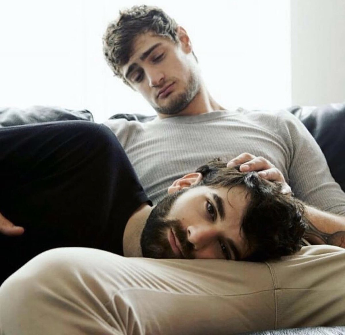 #تجمع_توايم_عمان
التوأم ليس جسدين في رحم واحد ، بل روح واحده وقلب واحد في جسدين