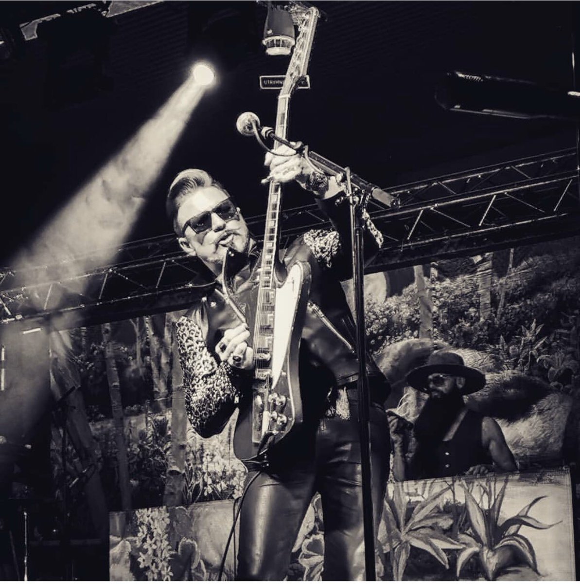 RivalSonsUSA's tweet photo. #FuzzlordFriday
#MrFuzzlord
#RivalSons
#ShareTheSons
#FeralRoots
๐ธ: @sabinasoderlund_fdcleman IG
๐: #Gothenburg #Sweden ๐ธ๐ช https://t.co/nS8Q7YC9VV