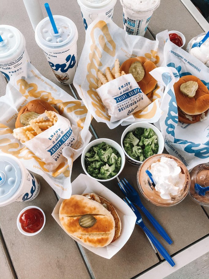 #ad Dealing w/ holiday chaos &amp; looking for a family friendly place to eat? Head to <a href="/Culvers/">Culver's Restaurants</a>--<a href="/thedailybelle/">adabelle buntrock</a> did &amp; look what she got!

Visit your local #Culvers by Dec 29 to receive a coupon for a free Value Basket when you purchase $30 in gift cards

Look: clvr.li/culv