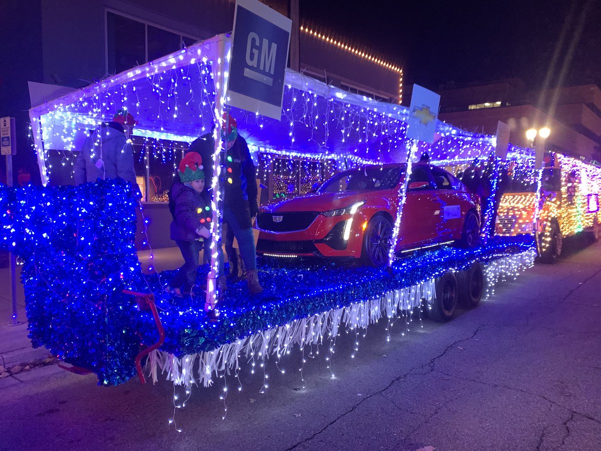 ErinDavis7's tweet photo. Lansing built Cadillac CT5 in the Silver Bells parade. #LansingBuilt #LoveLansing #Cadillac https://t.co/exigsO1yl5