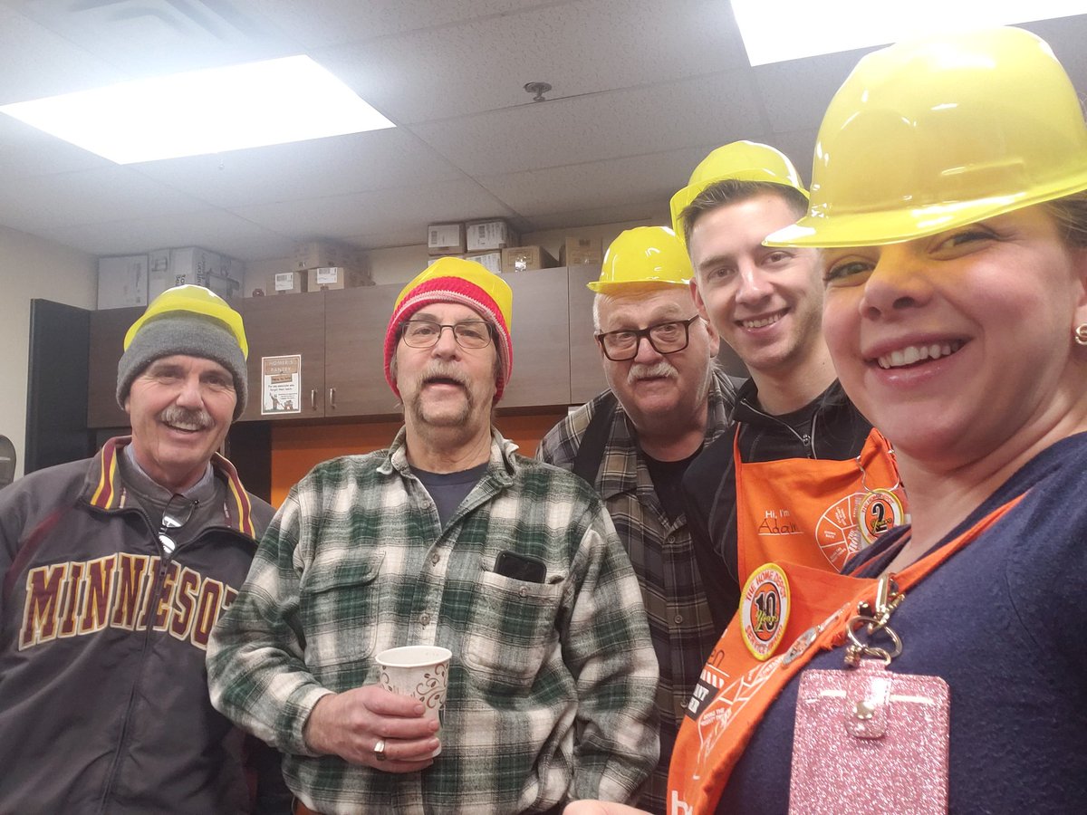 Frisk21's tweet photo. Great celebration with all day breakfast for 365 days safe today! Great cooking by @GardensKoens, @ToddGause, and Vince! #THD2806 #SafetySelfie  #SafetySelfieNP #Safe4theHolidays #Safetyispersonal #D184Safe @jennkbauer @jmbconwell @kstolie @dhrm184 @KevinMasseyTHD @CampSweenScott https://t.co/vrNudrPnMw