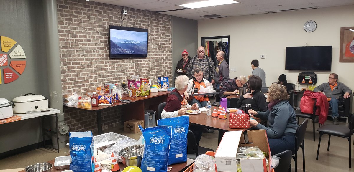 Frisk21's tweet photo. Great celebration with all day breakfast for 365 days safe today! Great cooking by @GardensKoens, @ToddGause, and Vince! #THD2806 #SafetySelfie  #SafetySelfieNP #Safe4theHolidays #Safetyispersonal #D184Safe @jennkbauer @jmbconwell @kstolie @dhrm184 @KevinMasseyTHD @CampSweenScott https://t.co/vrNudrPnMw