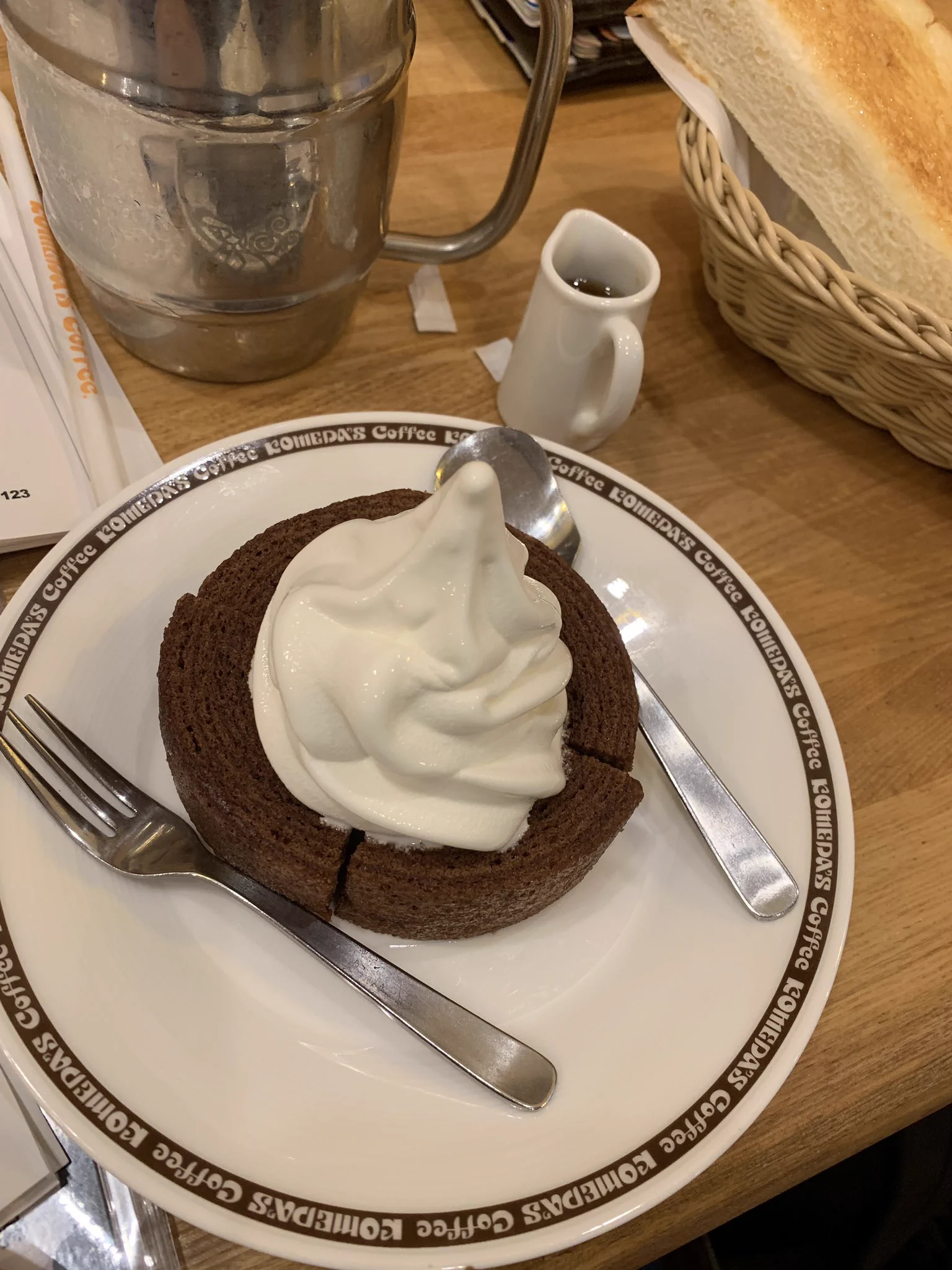 大型新人登場！コメダ珈琲にシロノワールに続く『クロネージュ』