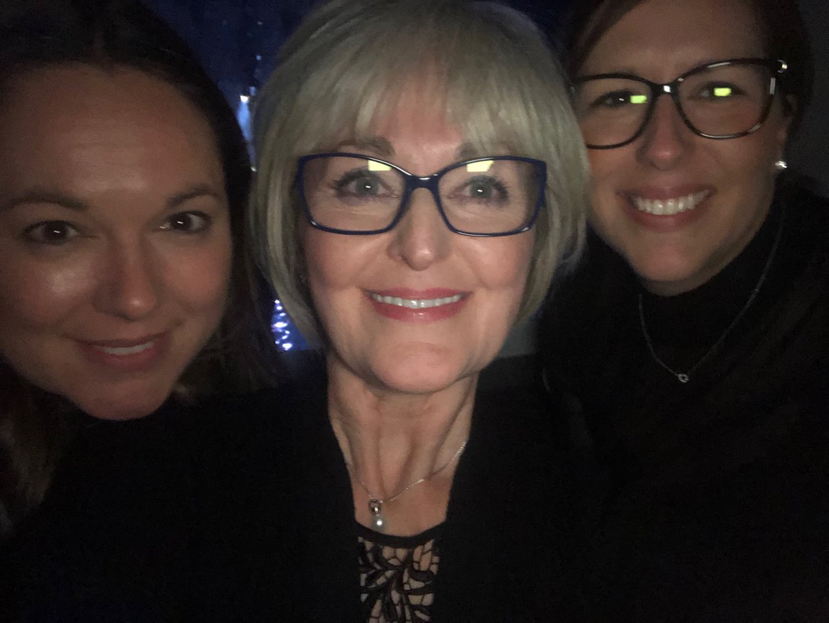 Nicole_Delorme's tweet photo. Avec mes filles au show de Céline https://t.co/V9DlRxphOr
