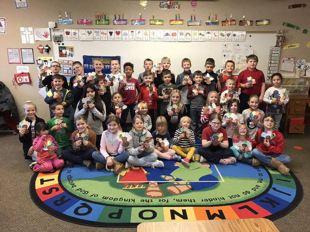 stacianderson_s's tweet photo. Projecting with our @PfeiferNatalie preK buddies! #HappyThanksgiving #norfolkcatholic #thankfulhearts https://t.co/5pzTnDfXfx