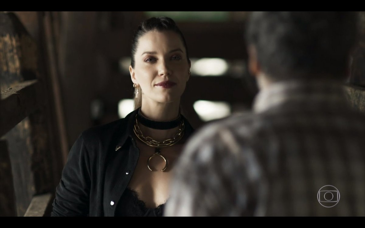 ZAMENZA's tweet photo. A DÉBORA VAI MATAR O SEQUESTRADOR DA CARMINHA. QUE PLOT TWIST #AvBr #ADonadoPedaço https://t.co/MRE7oqZLrw