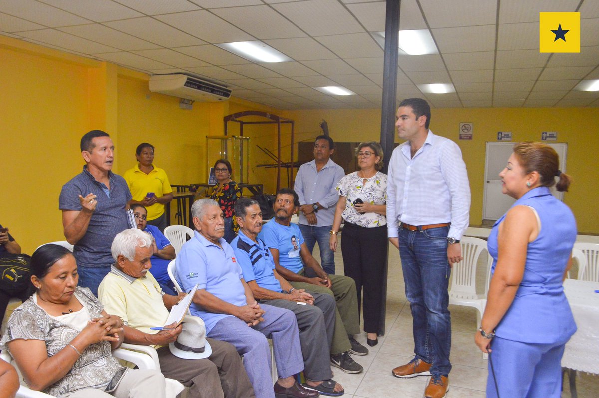 juanjoseyunez's tweet photo. Seguimos trabajando por ustedes. Ayer me reuní con el comité barrial de Boca de Caña para socializar el proyecto de Mejora tu Barrio y conversar acerca de futuros proyectos que trabajaremos en el sector #SigueElProgreso #Samborondón https://t.co/172KGUz9xP