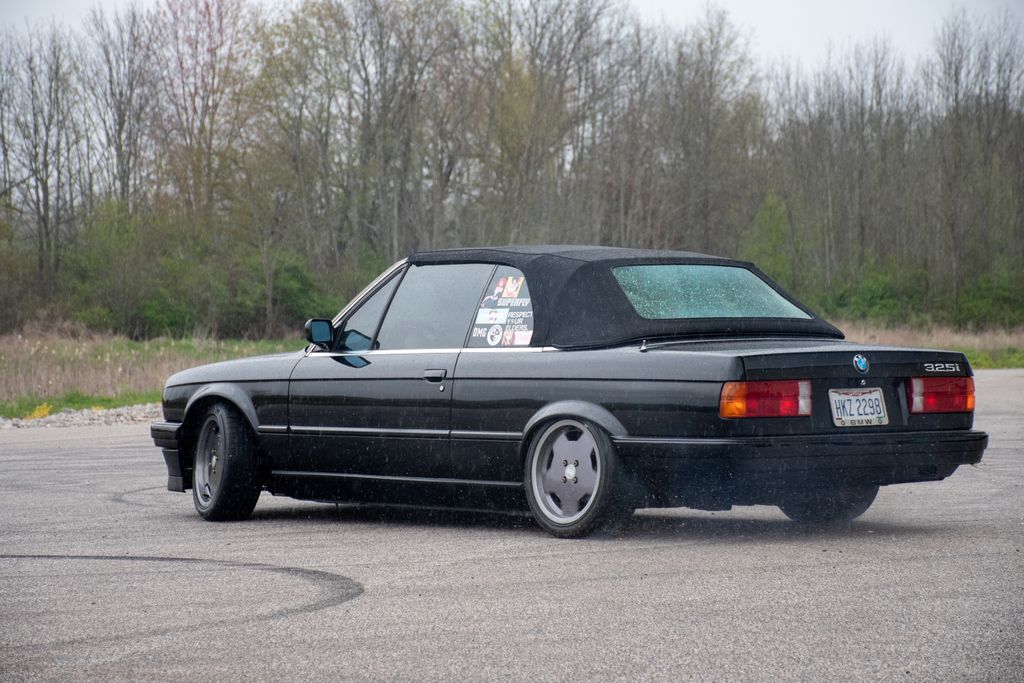 ECSTuning's tweet photo. Send it into the weekend with some help from URO premium parts.
https://t.co/tyIGnz2P5M
#ecstuning #ecs #sideways #e30 #e30only #e30owners #e30bmw #bmwmotorsport #bmwusa #bmwcca #ultimatedrivingmachine #ultimateklasse https://t.co/6jDIWh5oXl
