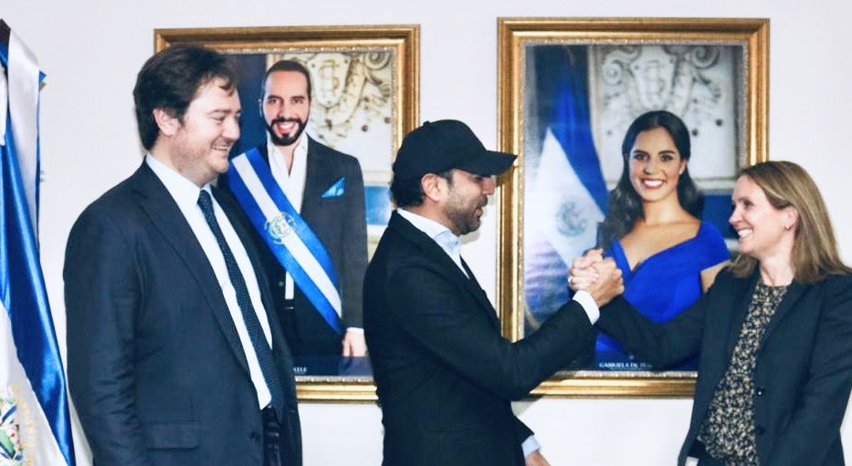 LRodriguez_SV's tweet photo. La movilidad para peatón, enfocada en alternativas de infraestructura y formatos integrados de transporte de pasajeros y personales será un eje a trabajar con Noruega. Gracias por creer en El Salvador. @rutgiverin @jensfh @nayibbukele @CancillerAleHT @scastelar @RomeoHerrera1 https://t.co/Wvg10ubSVt