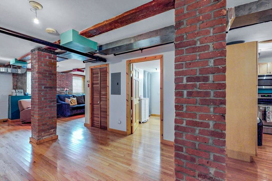 HommatiNetwork's tweet photo. 325 Lafayette St, Bridgeport, CT 06604
Experience this house in 3D @ https://t.co/UjoEl7fgTj
#Hommati #ctrealestate #homesforsale #connecticuthomes #ctrealty #fairfieldcounty #fairfieldcountyrealestate https://t.co/Y99vtlRdnp