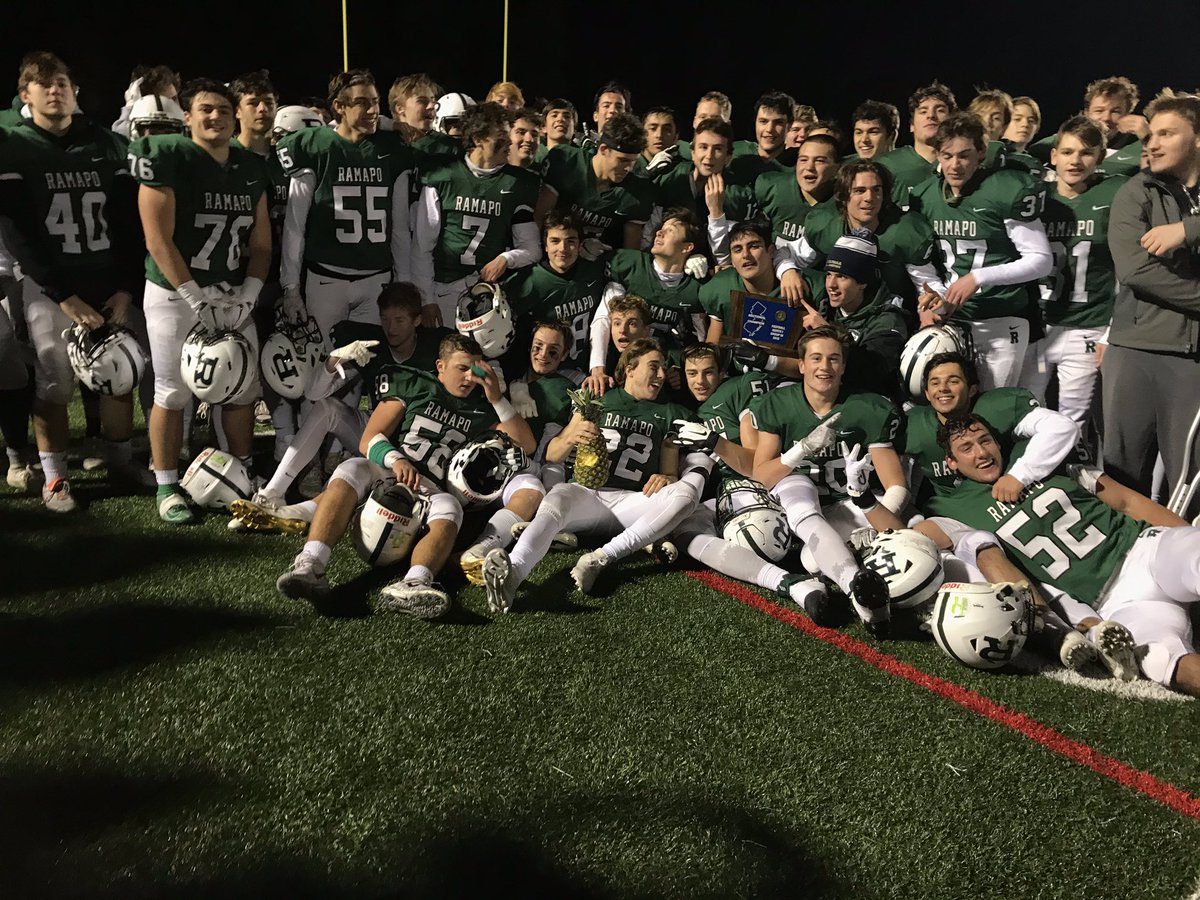 VarsityAces's tweet image. Smile Green Raiders!
You’re sectional champs.
Final 
Ramapo 28
Pascack Valley 23