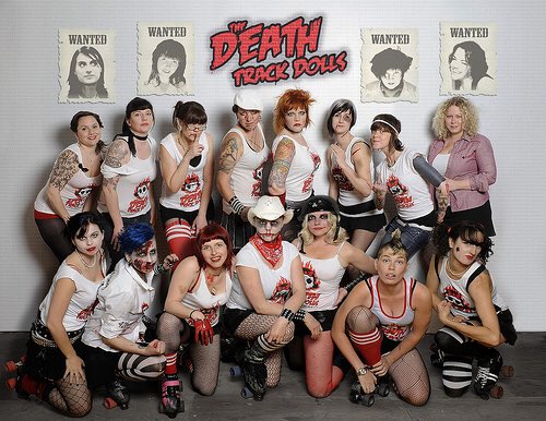 deathtrackdolls's tweet image. Death Track Dolls: 2009 (📷Derek Lang) vs 2019 (📷@AshleaWessel) @TOROLLERDERBY #dollhouse #TillDeathDollUsPart #ToDerby #2009vs2019 #10yearofderby #derbytwitter