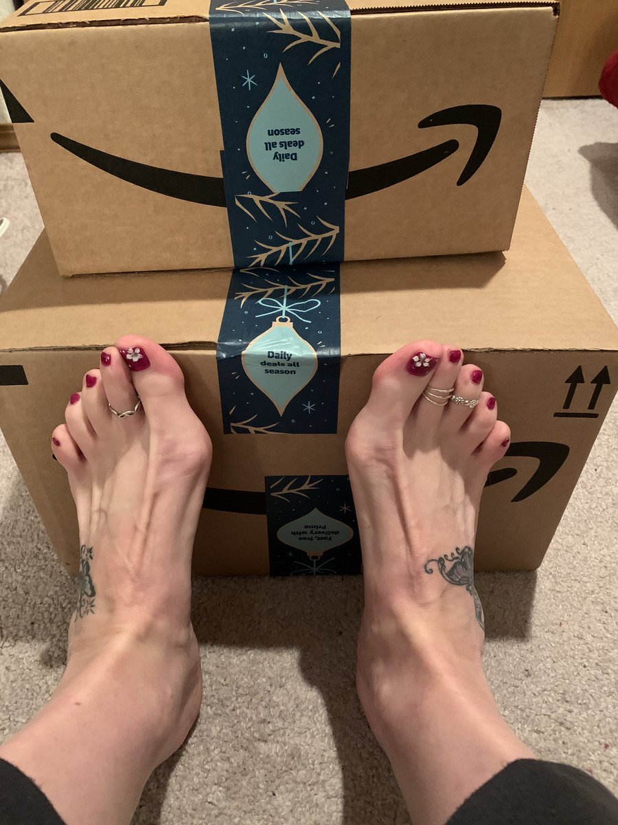 sexysweetfeeta1's tweet photo. Merry early Christmas to me 😊🥰🎁#spoiled #brattygoddess #feet #toes #gifts #amazinwishlist #thankful #mademydaybetter #bigfeet #igotspoiled 🎁❤️ https://t.co/gYToJlwjD8