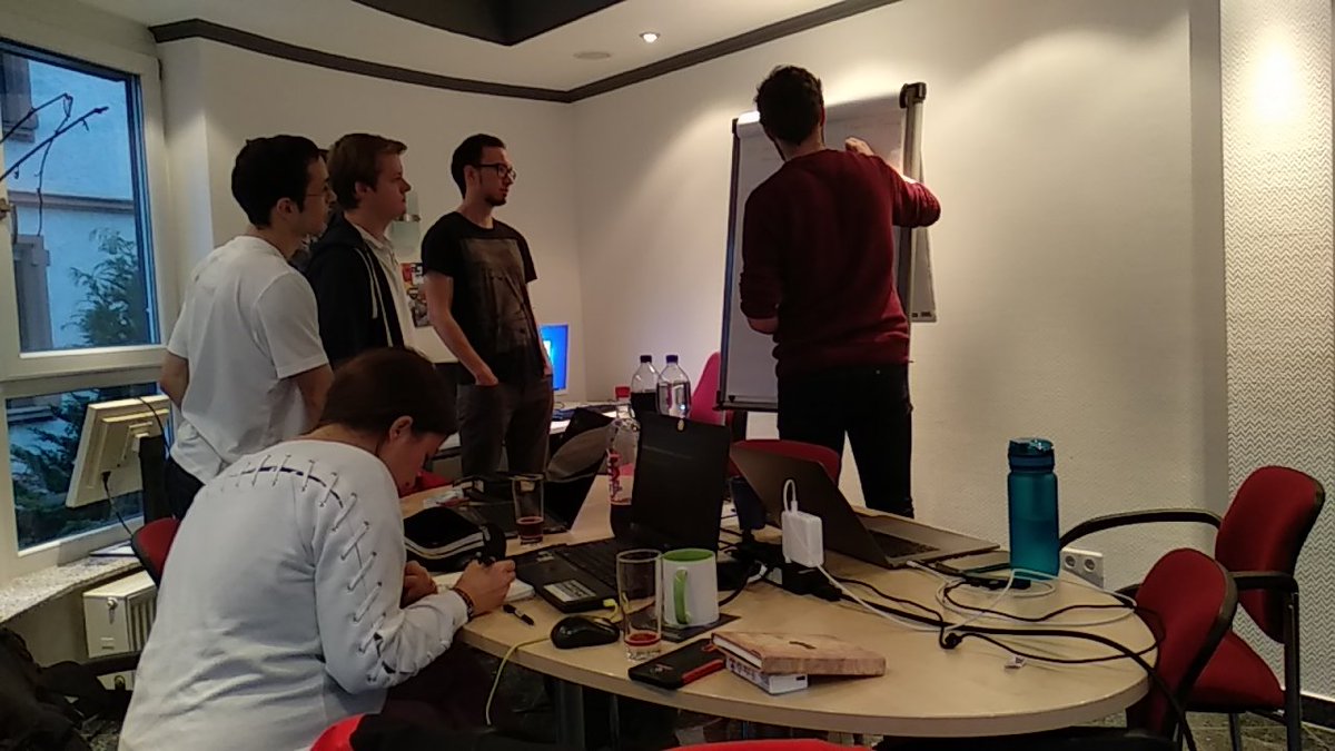 SebaKocz's tweet photo. Patrick würde jetzt sagen:
"Oh Kinder, 3 Uhr morgens!"

#NovemberJamStudentenwerkstattGames https://t.co/fLSEx9PtgM