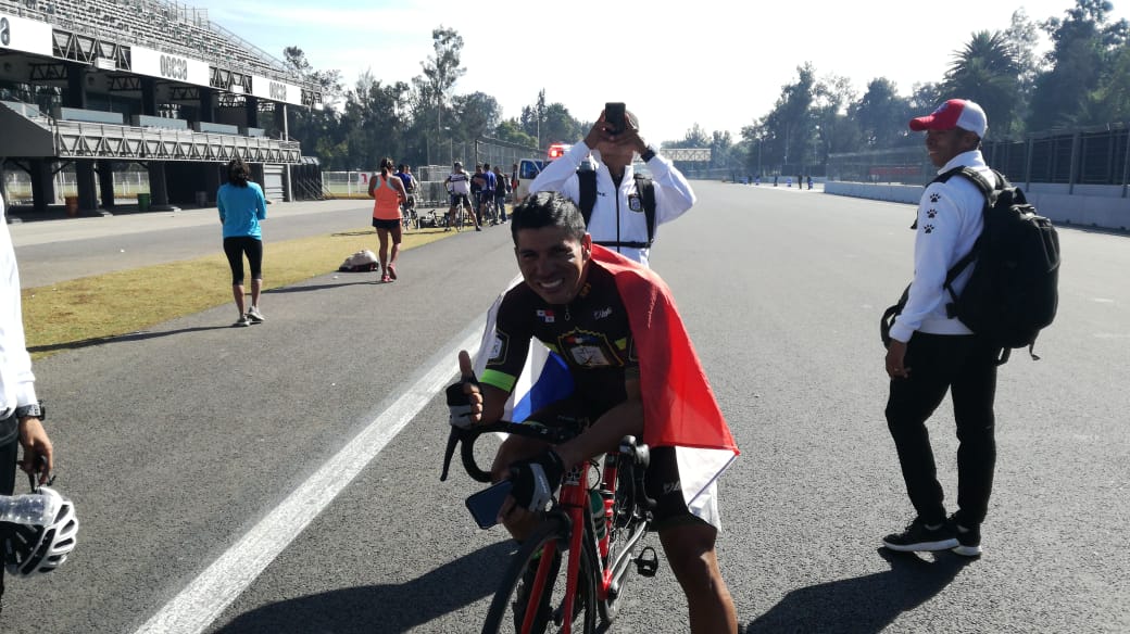 SPIPanama's tweet photo. Con Gran alegría y satisfacción felicitamos al Cabo 1ro. Alex Jorge del @SPIPanama que conquista la segunda medalla de oro en la VII edición de los Juegos Latinoamericanos de Policías y Bomberos. En el País hermano de #México
#UnidosLoHacemos
#OrgulloSPI https://t.co/ZUDbOgI2q2