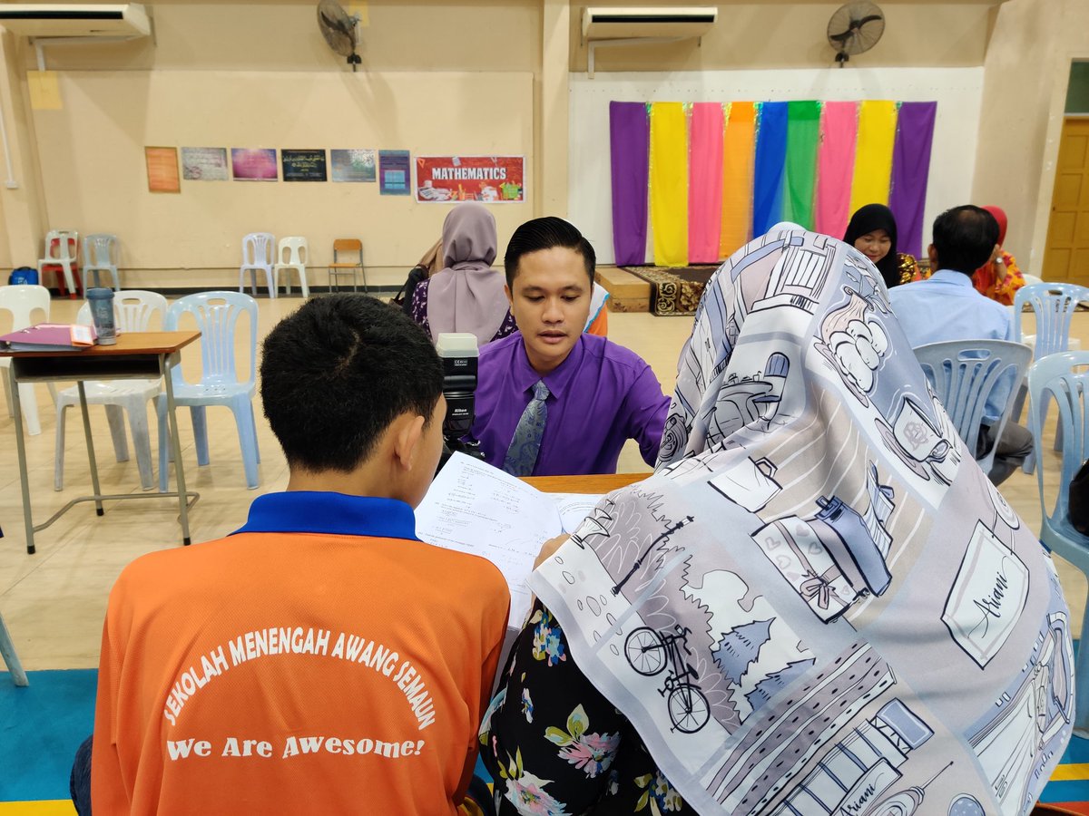 smasemaun's tweet photo. Photos of Teachers and parents at today's PTM : Part 3 https://t.co/rWa9mIfex6