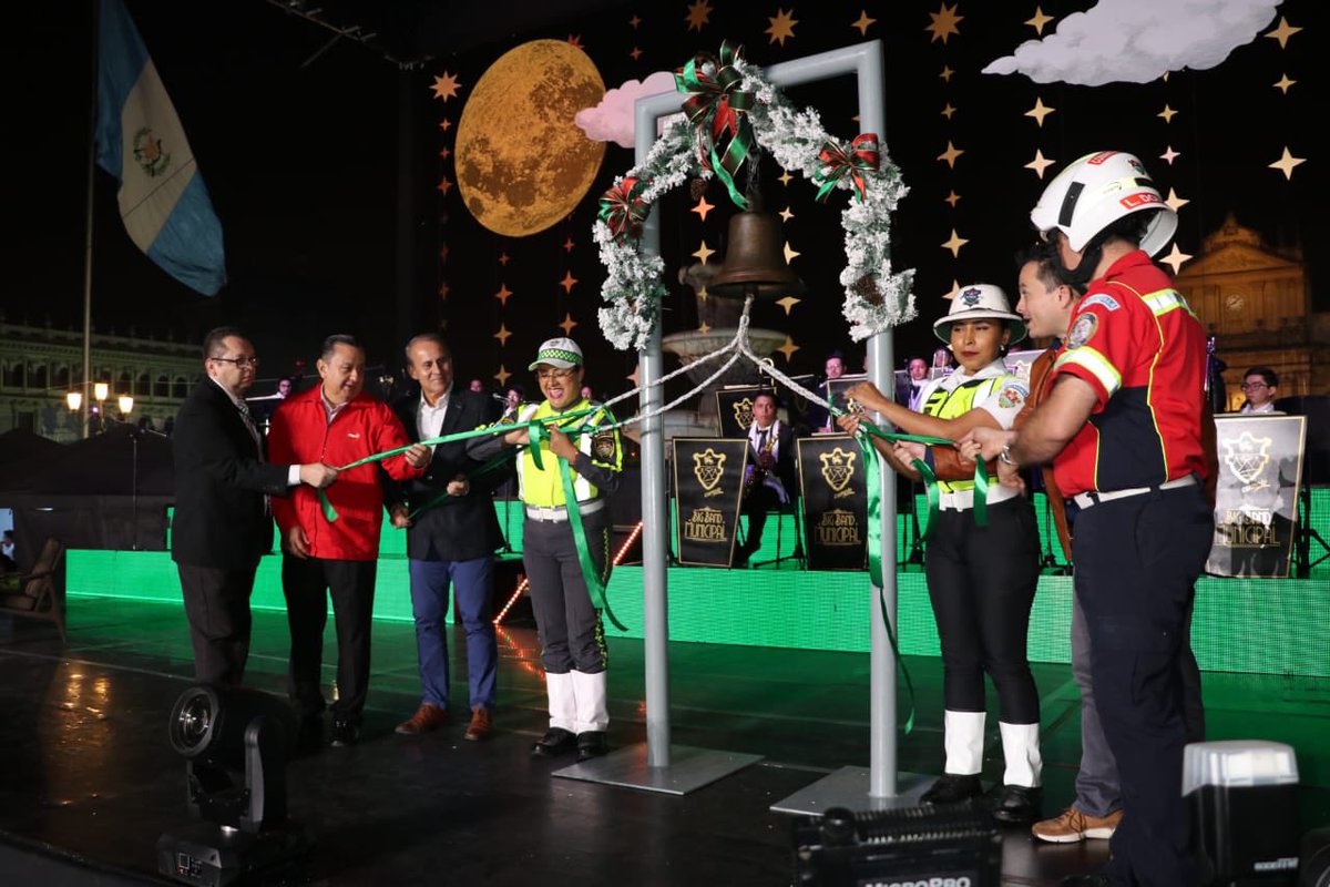 RQuinonezL's tweet photo. ☃ 🎄Todas las atracciones están listas, el festival Navideño Paseo de la Sexta inicia hoy. Un espacio para la distracción y convivencia familiar. A disfrutar hasta el 23 de diciembre, en horario de 10 de la mañana a 10 de la noche. ¡No se lo pierdan! ❄ #JuntosLogramosMás https://t.co/zv9i2f8UoZ