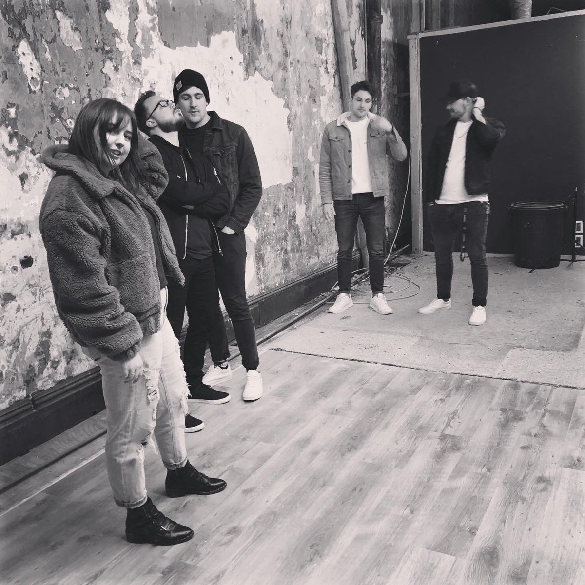 FoLmusic's tweet photo. Photo shoot night. https://t.co/7uV2kBRmeG