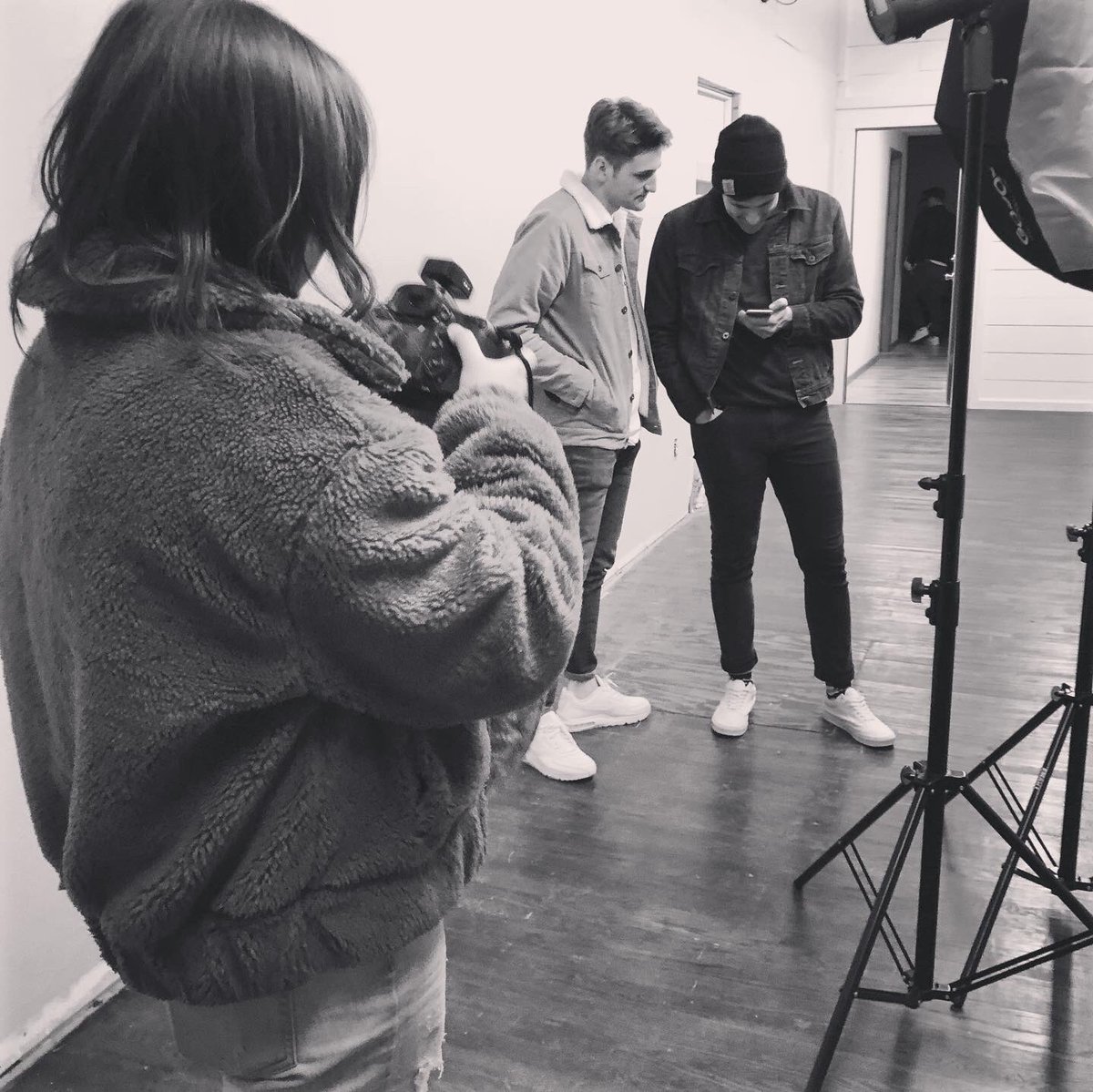 FoLmusic's tweet photo. Photo shoot night. https://t.co/7uV2kBRmeG